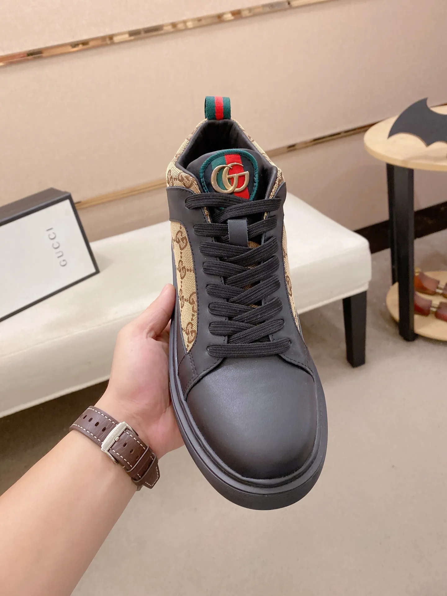 Men's clothing and shoes💰: 462💰 (GUCCI) The latest model from the official website🎁🎁Casual and fashionable men's shoes👟, hot style💥The style is simple and elegant, exclusive for trendy men. Unique official website's latest brand elements👑original Gucci decoration, fashionable and generous, the fabric is original cowhide ✅sheepskin lining, the official website specifies wear-resistant casual outsole, the classic model is taken in kind at the counter🎬38-44 (can be customized for 45 non-refundable)